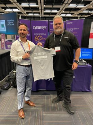 Eduardo Gonzalez from Edmund Optics receives a t-shirt from Carl Klinges, Sales Manager, at the Synopsys booth